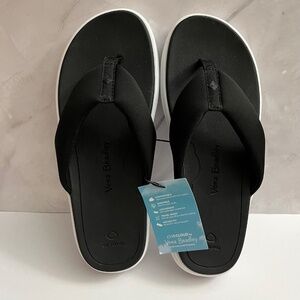 NWT Vera Bradley Black Cloud Sandals Size 7